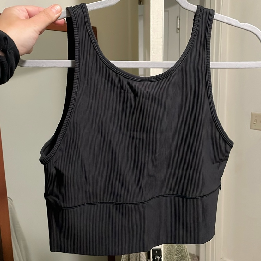 Black lululemon Power Pivot crop tank